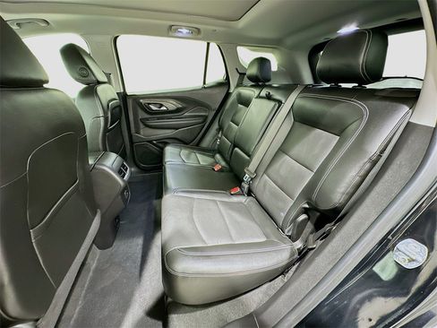 Used 2023 GMC Terrain SLT image 25