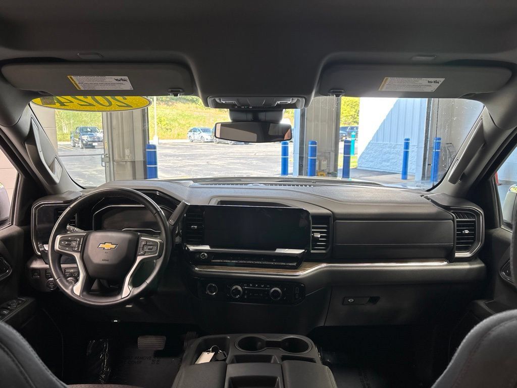 Used 2024 Chevrolet Silverado 1500 LT AWD/4WD image 11