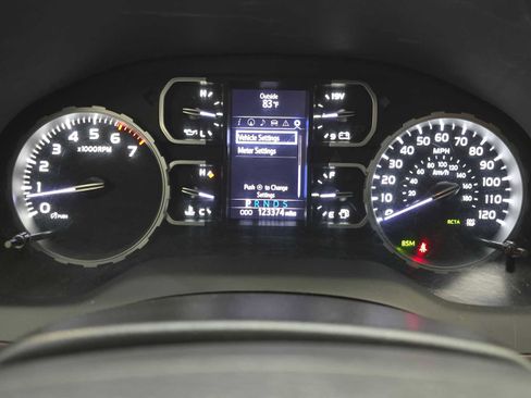 Used 2019 Toyota Tundra Limited w/ Limited Premium Package AWD/4WD image 12