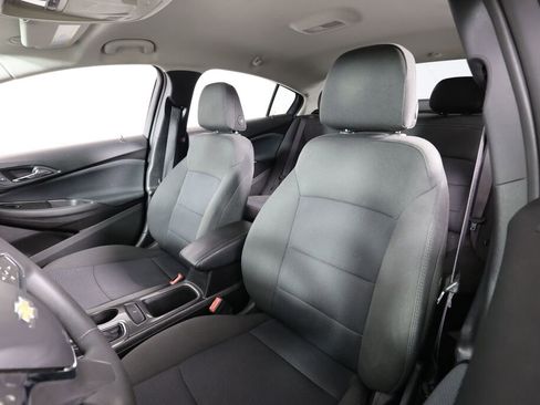 Used 2017 Chevrolet Cruze LT image 11