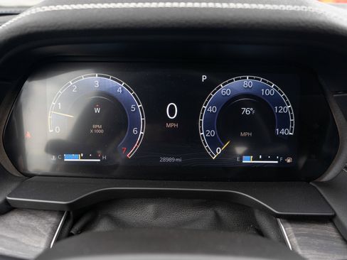 Used 2023 Jeep Grand Cherokee Limited w/ Luxury Tech Group II AWD/4WD image 12