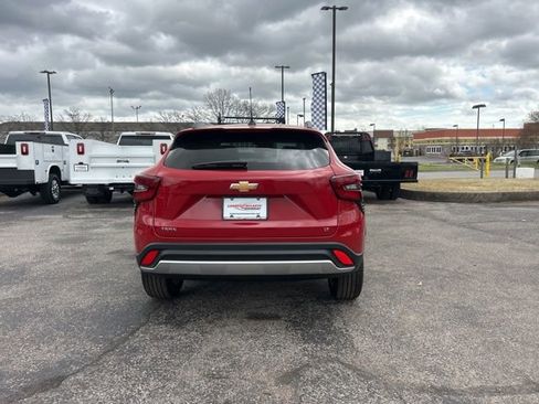 New 2026 Chevrolet Trax LT w/ Sunroof Package image 4