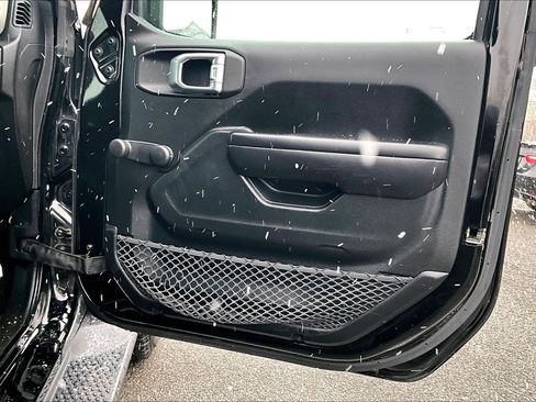 Used 2018 Jeep Wrangler Unlimited Sport image 21