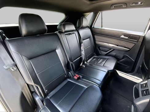Used 2022 Volkswagen Atlas Cross Sport SE FWD image 18