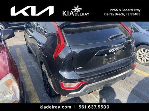 Used 2023 Kia Niro SX image 4