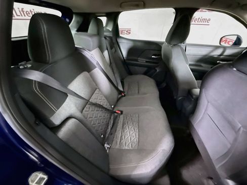 Used 2025 Nissan Kicks SV AWD/4WD image 28