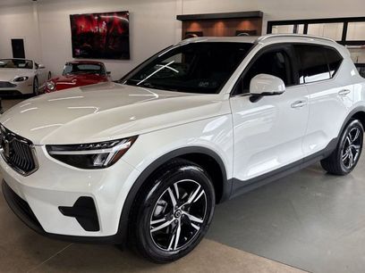 Used 2025 Volvo XC40 B5 Core