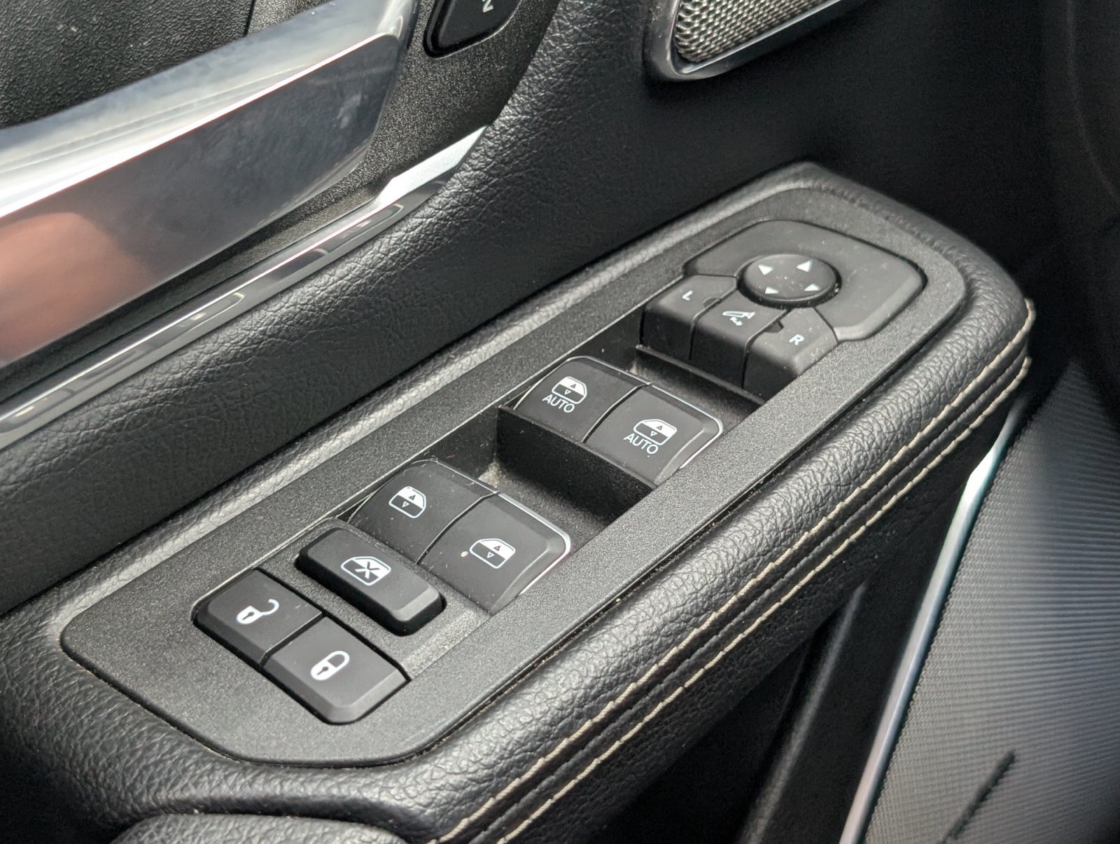 Used 2025 RAM 1500 Laramie AWD/4WD image 26
