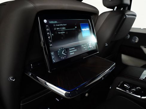 Used 2023 Rolls-Royce Cullinan w/ Cullinan Package image 69