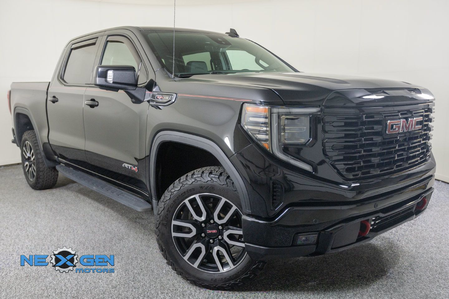 Used 2022 GMC Sierra 1500 AT4 w/ AT4 Premium Package AWD/4WD image 1