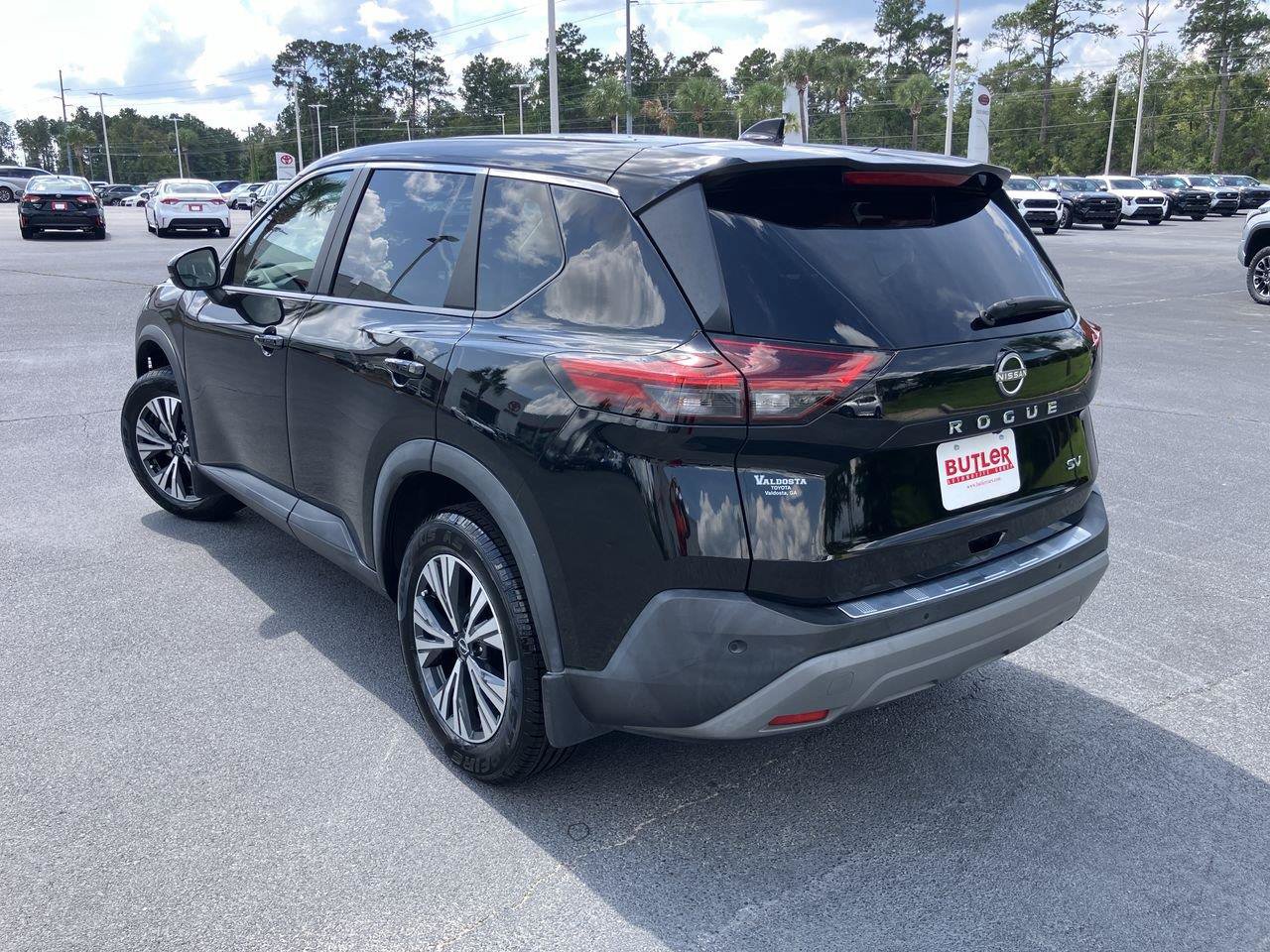 Used 2022 Nissan Rogue SV FWD image 3