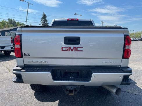 Used 2019 GMC Sierra 2500 Denali w/ Duramax Plus Package AWD/4WD image 5