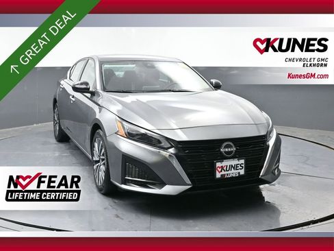 Used 2024 Nissan Altima 2.5 SV image 1