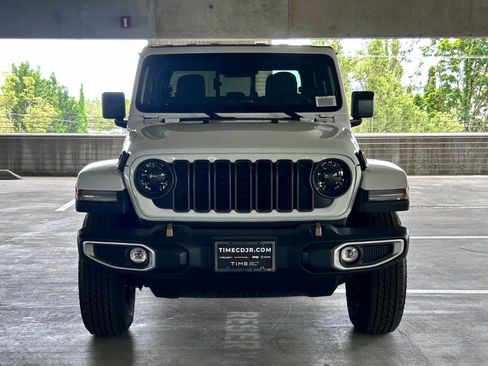 New 2026 Jeep Gladiator Sport AWD/4WD image 3