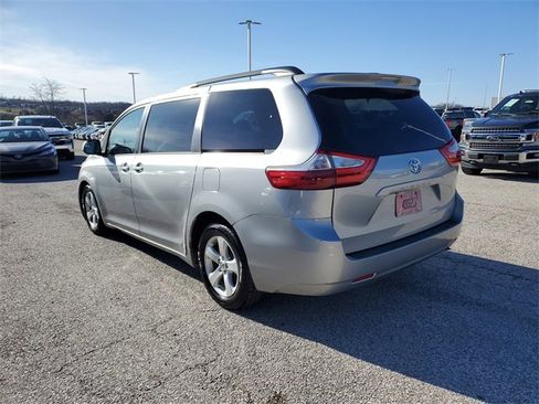 Used 2015 Toyota Sienna LE image 6