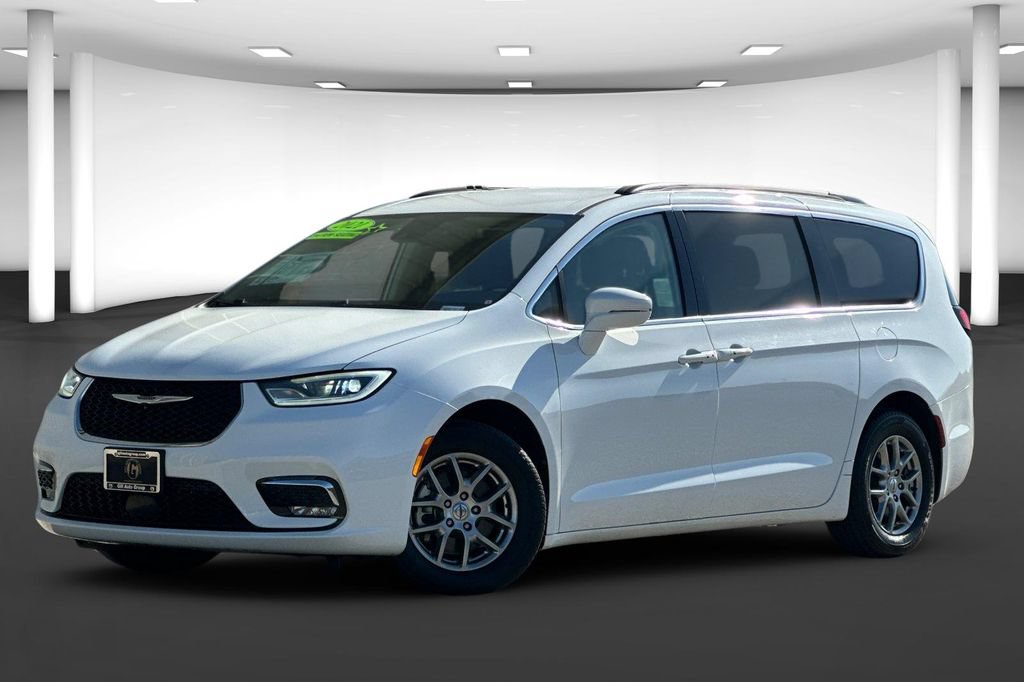 Used 2021 Chrysler Pacifica Touring FWD image 2
