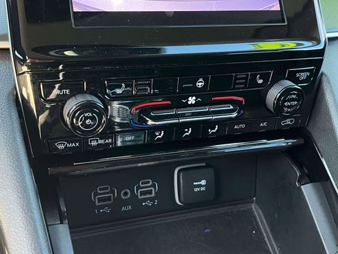 Used 2023 Jeep Grand Cherokee L Laredo w/ Luxury Tech Group I AWD/4WD image 14