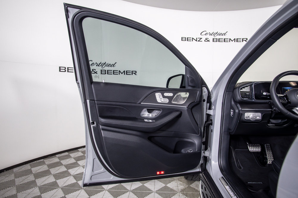 Used 2025 Mercedes-Benz GLS 580 4MATIC image 21