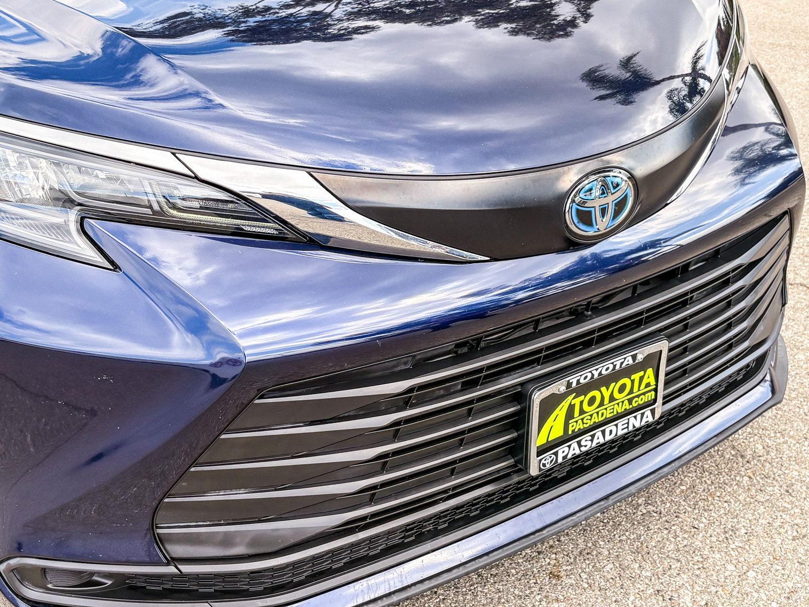 Used 2024 Toyota Sienna LE FWD image 5