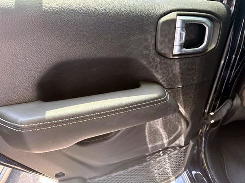 Used 2022 Jeep Wrangler Unlimited Sahara w/ Cold Weather Group image 8