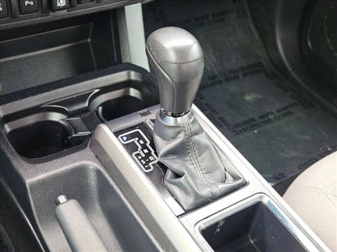 Used 2019 Toyota Tacoma SR5 AWD/4WD image 11