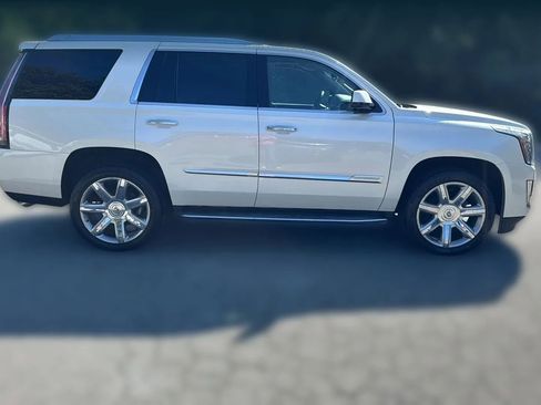 Used 2015 Cadillac Escalade Luxury image 4