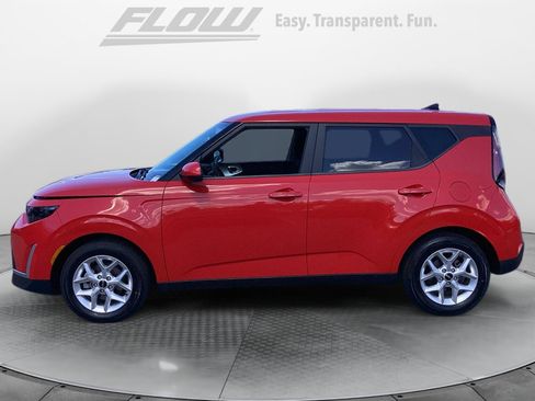 Used 2023 Kia Soul LX w/ LX Technology Package FWD image 5