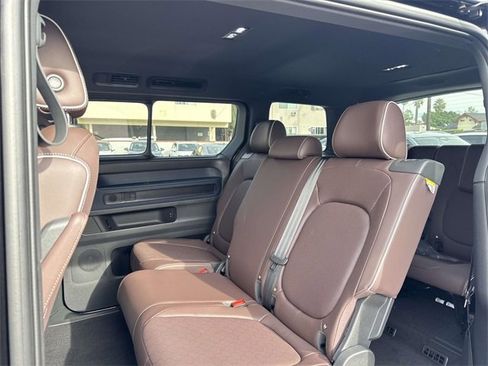 New 2025 Volkswagen ID. Buzz Pro S image 9