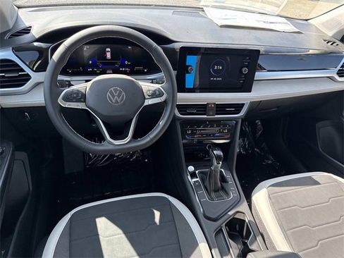 New 2025 Volkswagen Taos SE image 9
