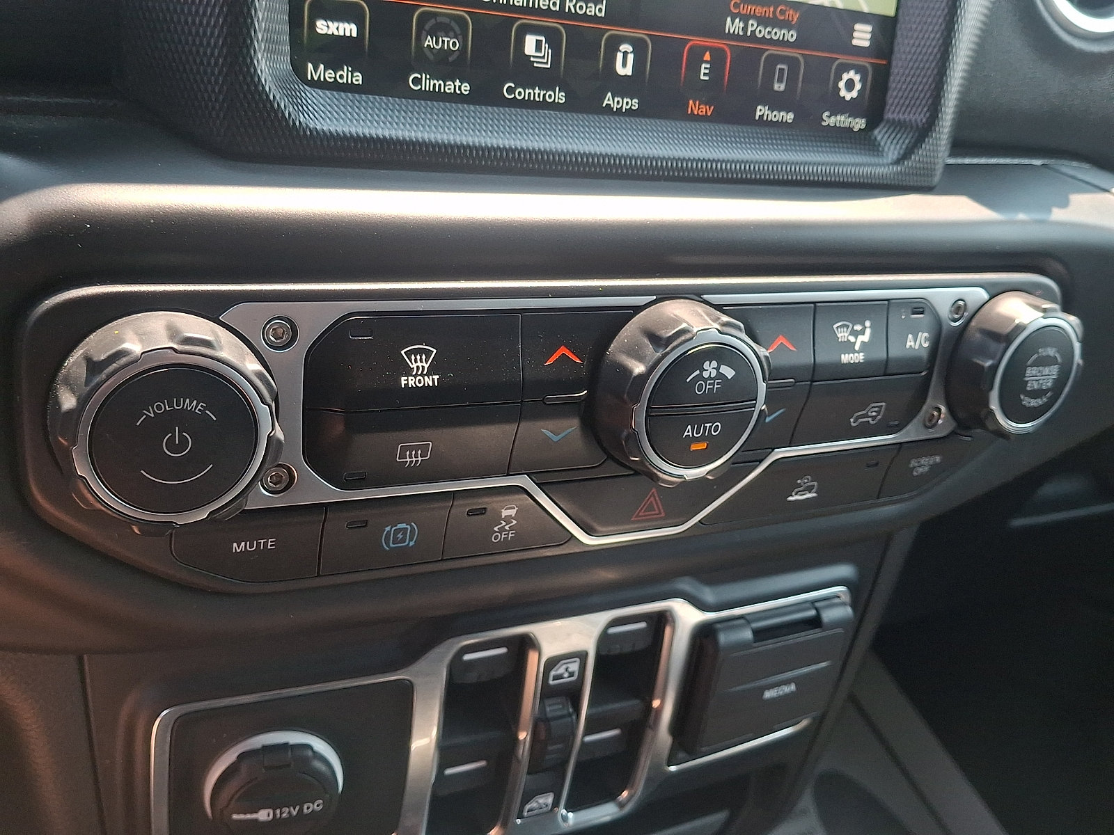 Used 2023 Jeep Wrangler Unlimited Sahara AWD/4WD image 15