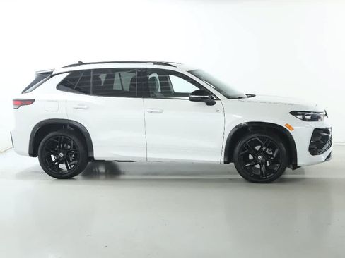 Certified 2026 Volkswagen Tiguan SE R-Line FWD image 11