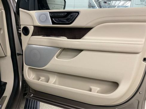 Used 2020 Lincoln Navigator L Reserve w/ Luxury Package AWD/4WD image 28