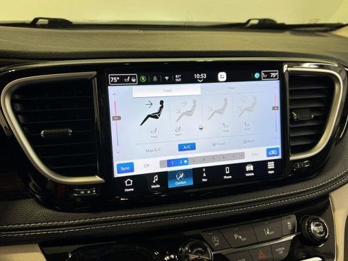 Used 2024 Chrysler Pacifica Limited image 31