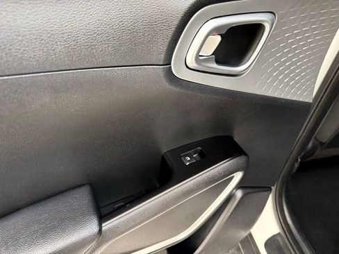 Used 2023 Kia Soul LX w/ LX Technology Package image 15