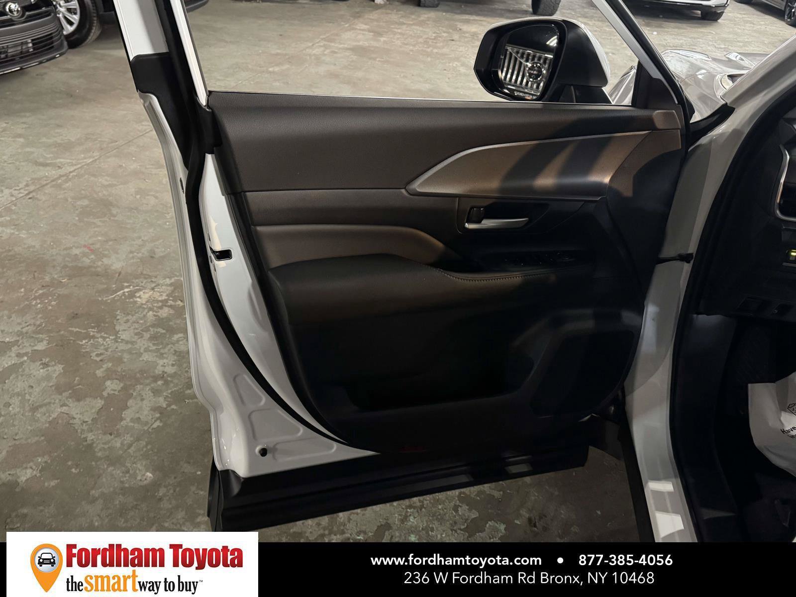 Used 2026 Toyota Grand Highlander AWD image 15