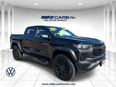 Used 2025 Chevrolet Colorado Trail Boss AWD/4WD image 1