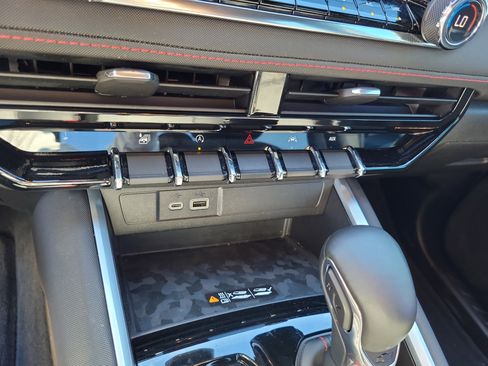 Used 2023 Chevrolet Colorado Z71 w/ Z71 Convenience Package 2 image 23