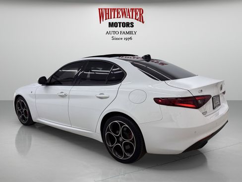 Used 2022 Alfa Romeo Giulia Ti image 2
