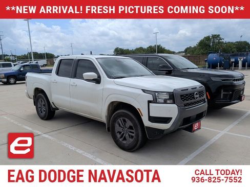 Used 2025 Nissan Frontier SV w/ Tow Package AWD/4WD image 1