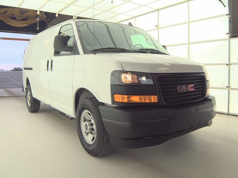 Used 2020 GMC Savana 2500 image 4