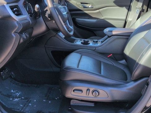Used 2023 GMC Acadia SLT w/ Elevation Edition image 13