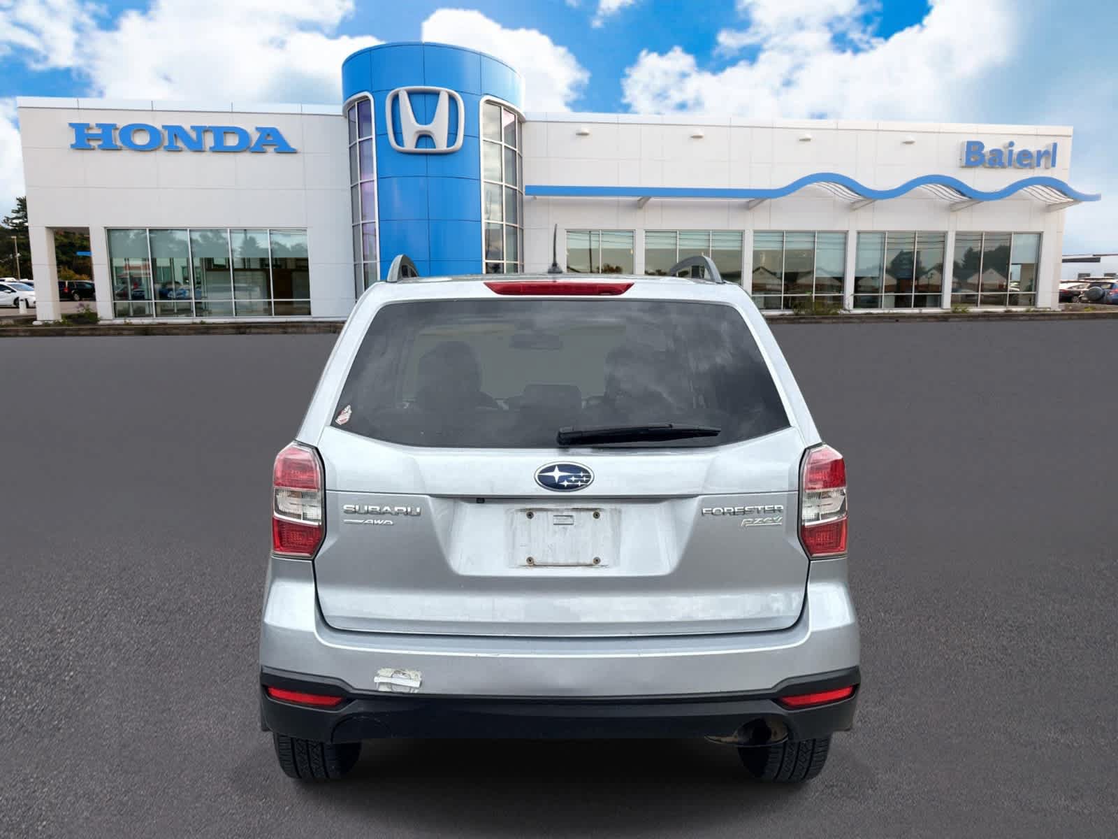 Used 2015 Subaru Forester 2.5i Premium w/ All-Weather Package AWD/4WD image 4