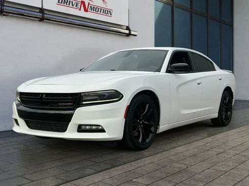 Used 2017 Dodge Charger R/T w/ Navigation & Travel Group image 7