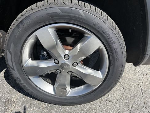 Used 2013 Jeep Grand Cherokee Overland w/ Trailer Tow Group IV image 16