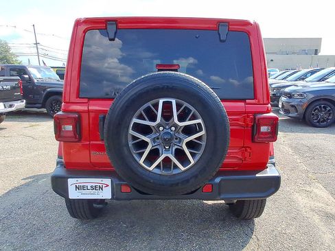 Certified 2025 Jeep Wrangler Unlimited Sahara AWD/4WD image 29