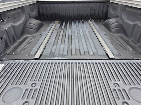 Used 2017 Nissan Titan SV RWD image 29