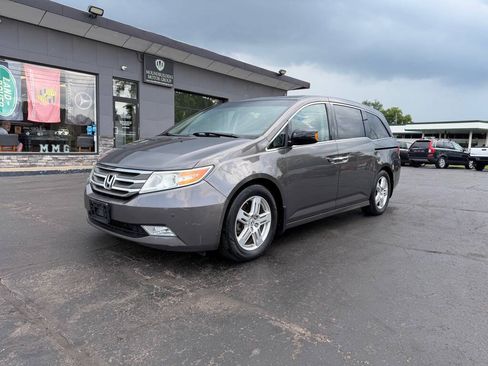 Used 2011 Honda Odyssey Touring image 2