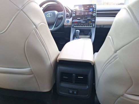 Used 2021 Toyota Avalon XLE image 32