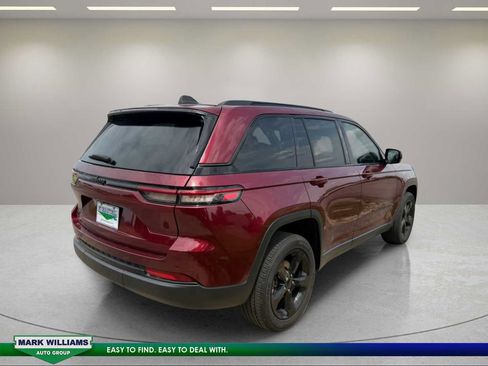 Used 2023 Jeep Grand Cherokee Altitude AWD/4WD image 6