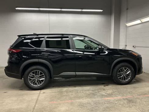 Used 2024 Nissan Rogue S AWD/4WD image 3